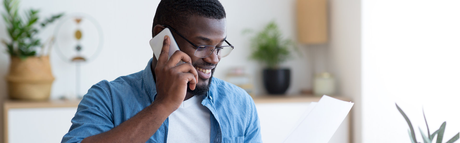 Man calling with his phone.
